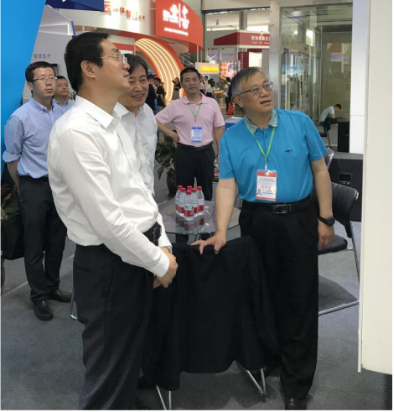 省委常委、西寧市委書記王曉蒞臨第十九屆青洽會青海物產展位參觀
